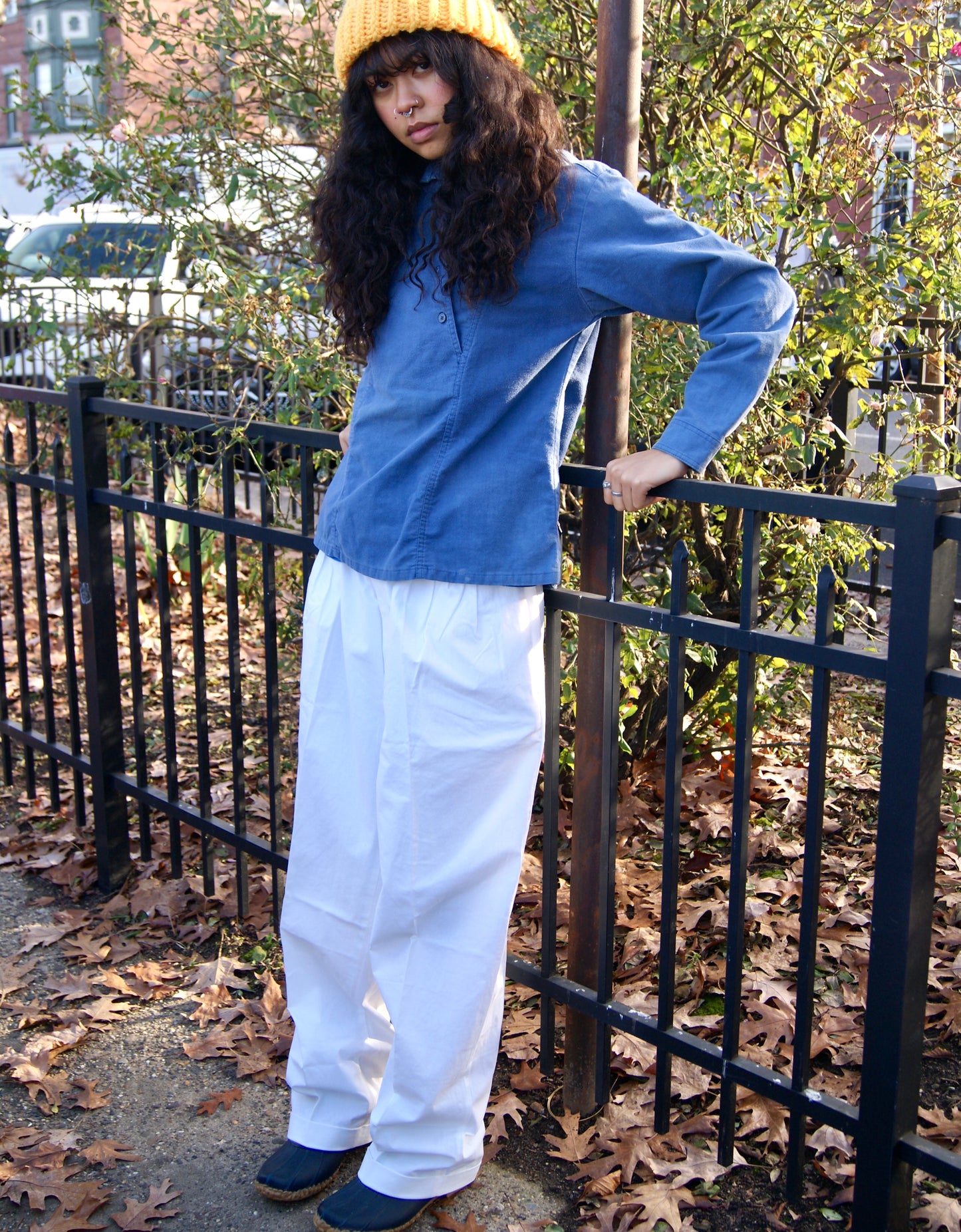 Pure white lounge pants with a nineties oversized cut & elastic waist