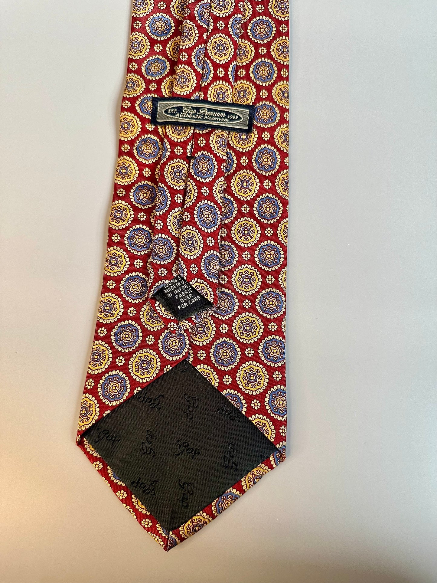 Medallion-Pattern Vintage Tie [1980s]