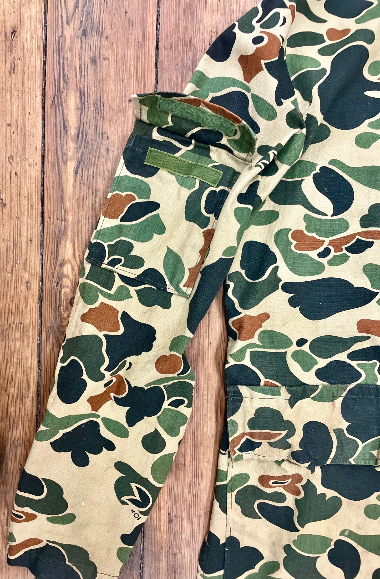 Distressed Duck Camo Zip-Up Jacket [vintage, medium]